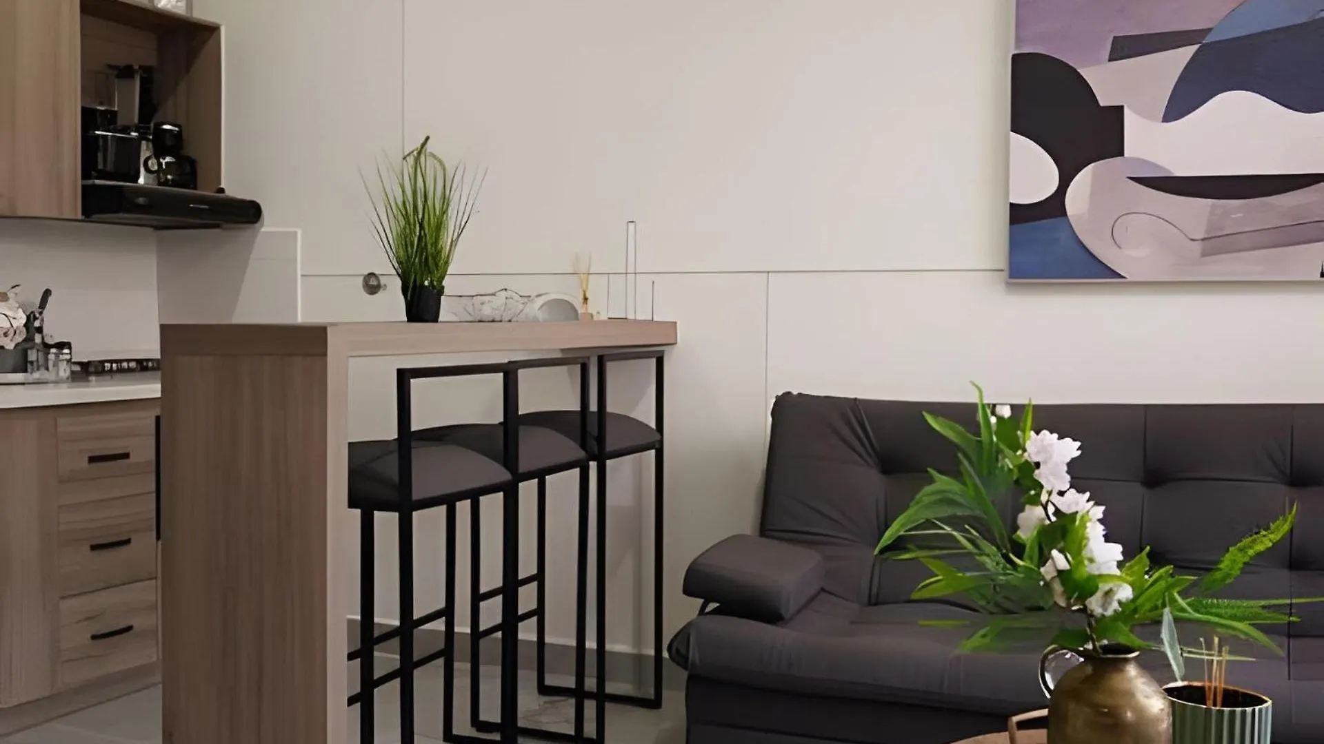 Edificio Manzanres - Central Cerca Al Poblado - Zona Tranquila Medellín Apartament