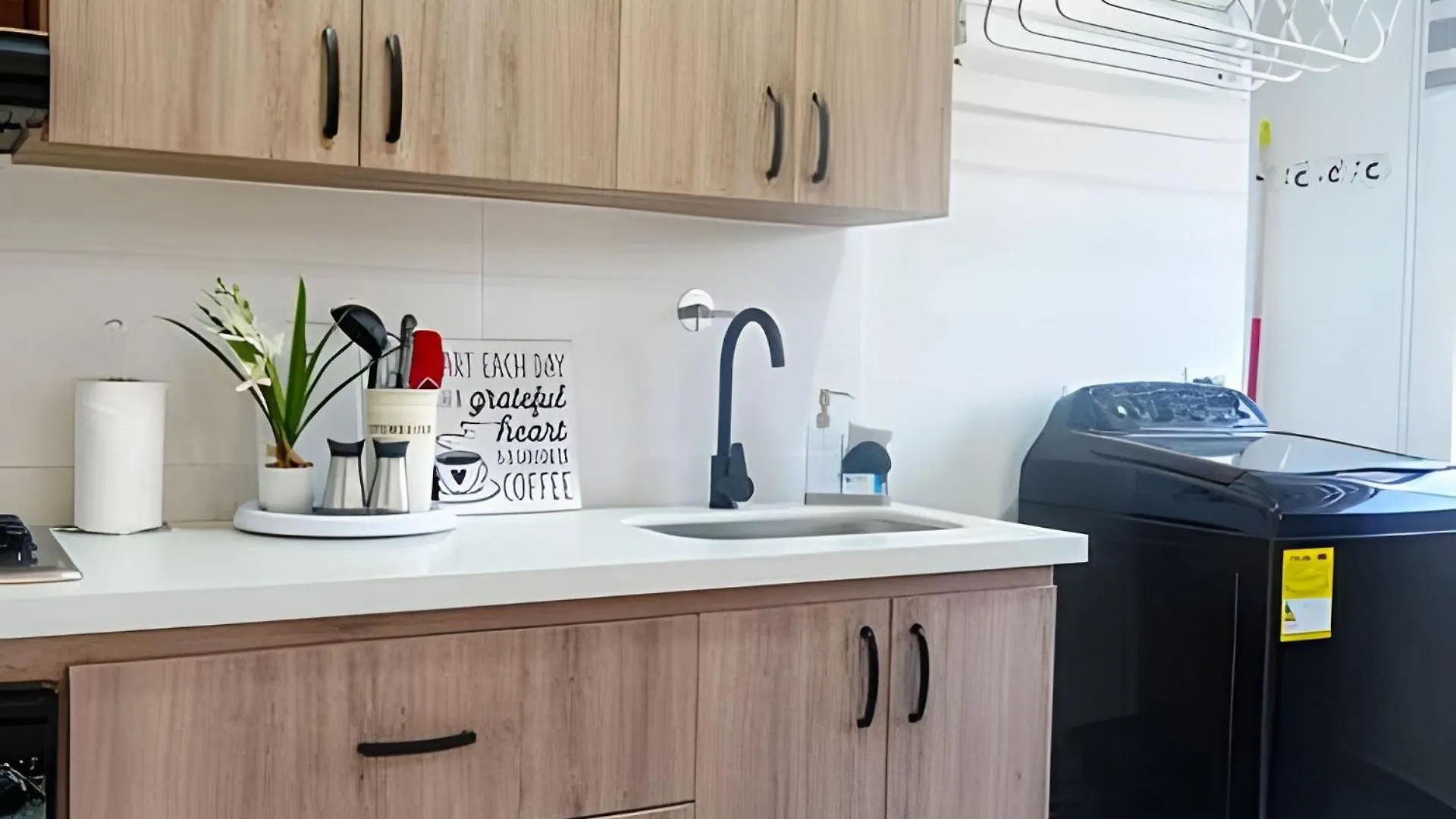 Apartament Edificio Manzanres - Central Cerca Al Poblado - Zona Tranquila Medellín