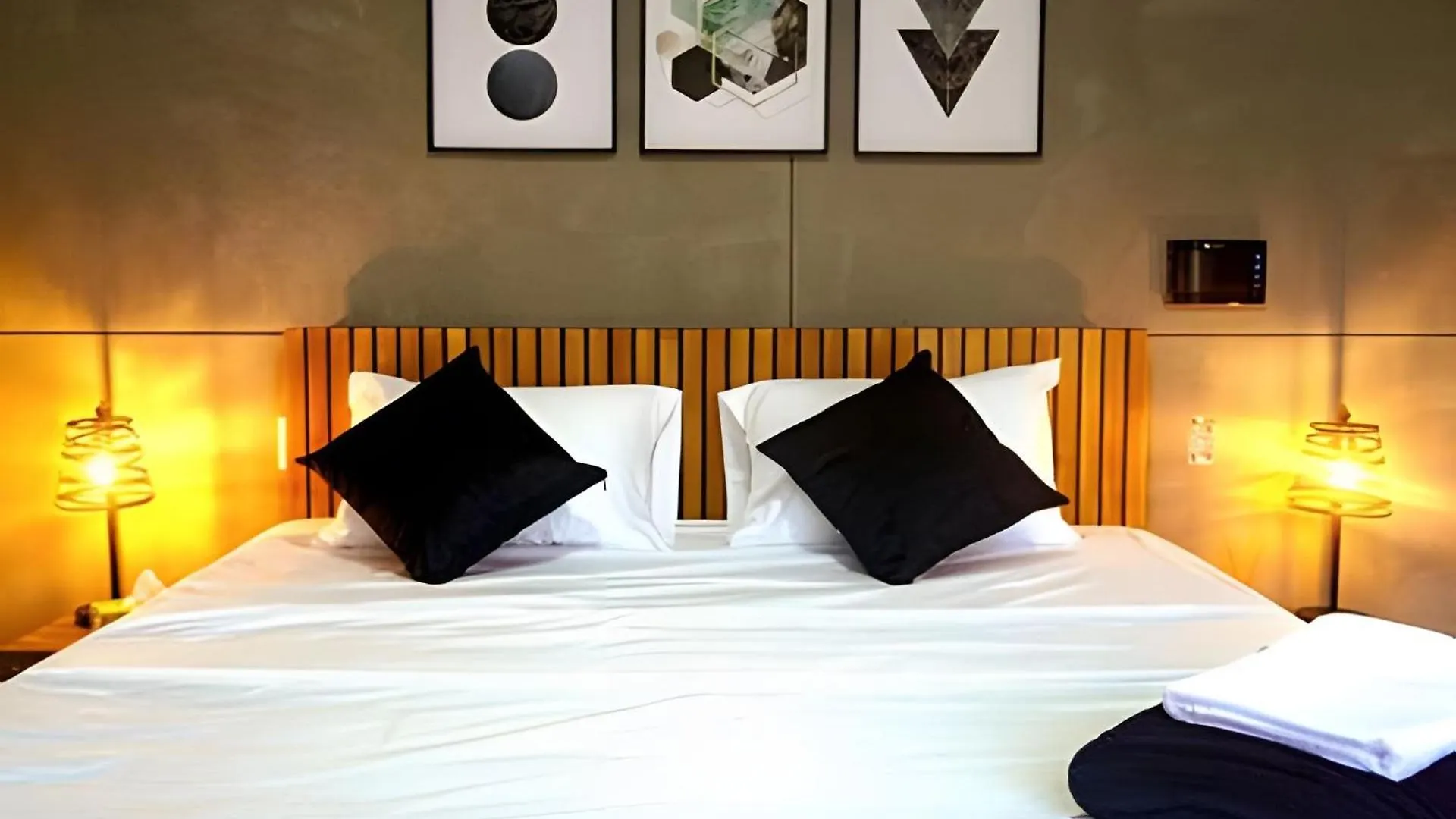 Apartament Edificio Manzanres - Central Cerca Al Poblado - Zona Tranquila Medellín